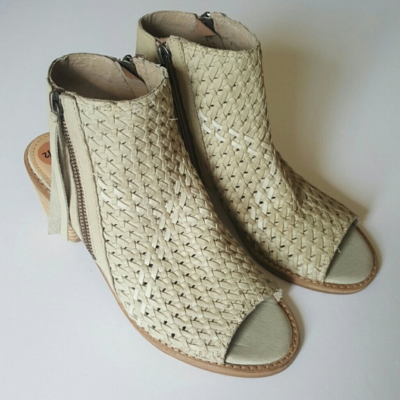 Sam Edelman Shoes - 🔥NWOT - Sam Edelman Grey Suede Booties- Size 7.5